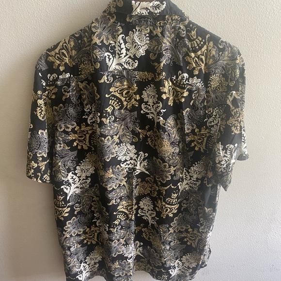 Multi-colored casual short sleeved button down. - Picture 1 of 3